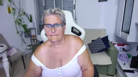 Snapshot of selenna57 chatting on May 23, 5:17 pm Selenna online show from May 23, 5:17 pm