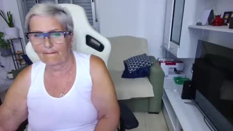 Snapshot of selenna57 chatting on May 25, 5:52 pm Selenna online show from May 25, 5:52 pm