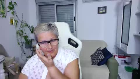 Snapshot of selenna57 chatting on May 26, 5:20 pm Selenna online show from May 26, 5:20 pm