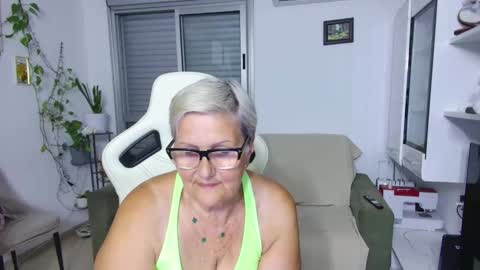 Snapshot of selenna57 chatting on June 4, 5:30 pm Selenna online show from June 4, 5:30 pm