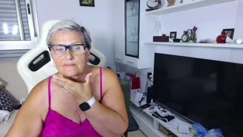 Selenna online show from June 21, 5:04 pm