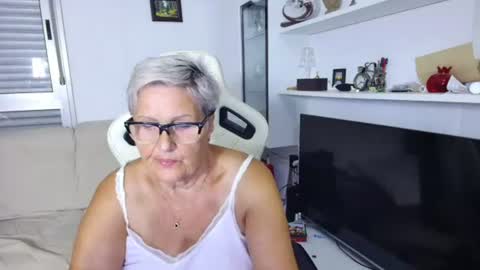 Selenna online show from July 1, 5:23 pm