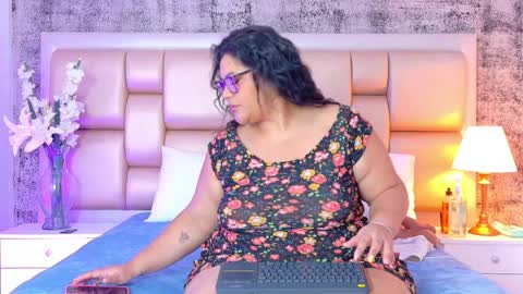 Selenna Cooper online show from April 7, 12:05 pm