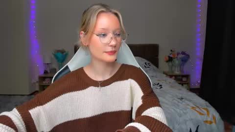 Snapshot of selfharm777 chatting on September 20, 8:10 pm Simon and Alice online show from September 20, 8:10 pm