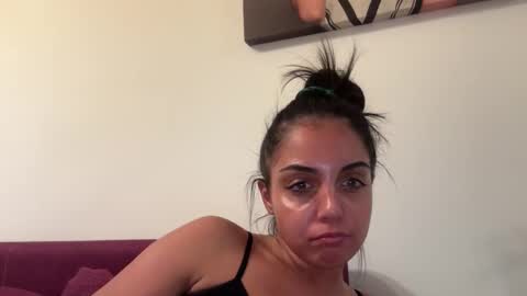 Snapshot of selin_hazal chatting on November 19, 8:42 pm selin_hazal online show from November 19, 8:42 pm