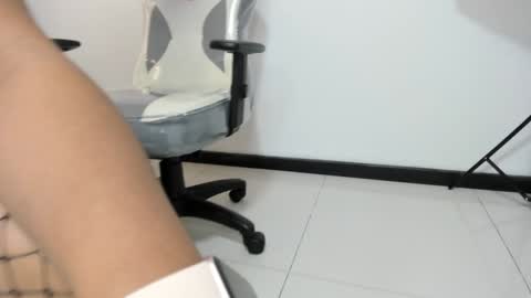 Snapshot of selket_ chatting on February 5, 2:05 pm Selket online show from February 5, 2:05 pm