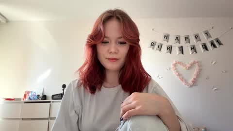 Lily online show from April 5, 9:06 am
