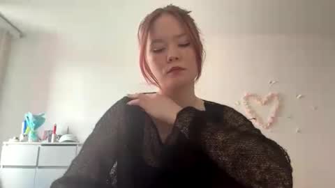 Lily online show from May 2, 7:13 am