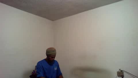 Snapshot of semental24cm chatting on December 31, 11:28 pm semental24cm online show from December 31, 11:28 pm