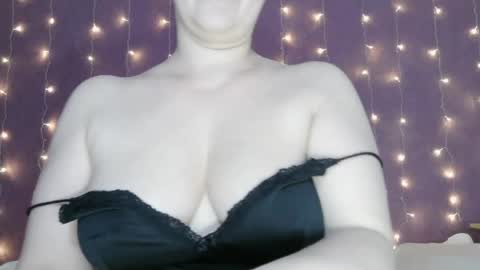 Snapshot of send_me chatting on March 1, 6:48 am send me online show from March 1, 6:48 am