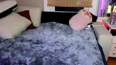 Snapshot of sendforember chatting on November 29, 7:11 am Goddess Ember online show from November 29, 7:11 am