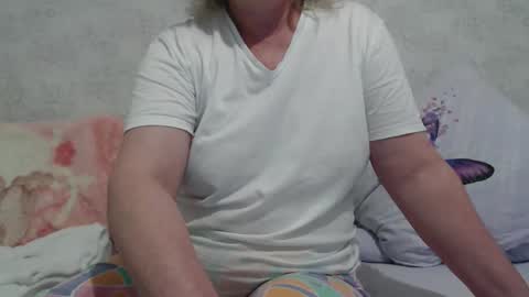 Snapshot of seniorita333 chatting on February 3, 7:07 am Lenna online show from February 3, 7:07 am
