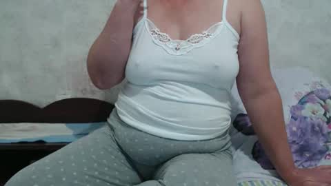 Snapshot of seniorita333 chatting on October 15, 5:51 am Lenna online show from October 15, 5:51 am
