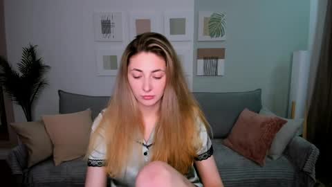 sensitiveheartt online show from April 11, 8:18 am