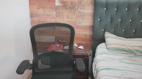 Snapshot of senssual_goddess chatting on March 5, 8:21 pm senssual_goddess online show from March 5, 8:21 pm