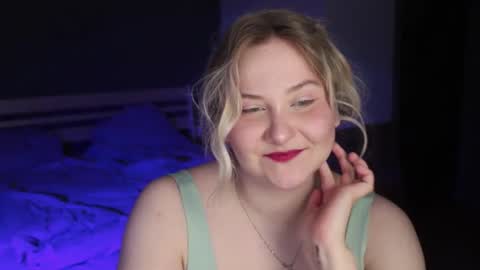 Snapshot of sensual_girrrl chatting on June 11, 12:19 am Ilona online show from June 11, 12:19 am