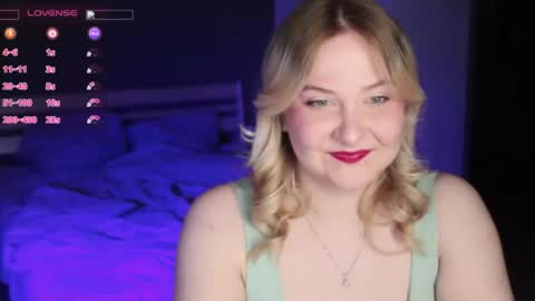 Snapshot of sensual_girrrl chatting on June 11, 11:58 pm Ilona online show from June 11, 11:58 pm