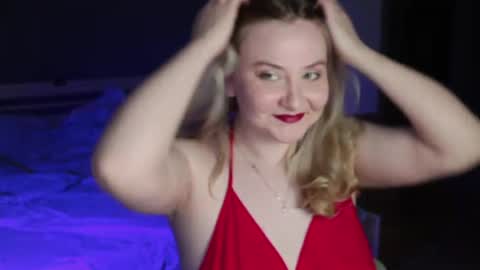 Snapshot of sensual_girrrl chatting on June 15, 12:13 am Ilona online show from June 15, 12:13 am