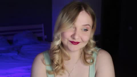 Snapshot of sensual_girrrl chatting on June 30, 12:22 am Ilona online show from June 30, 12:22 am