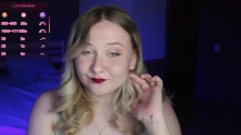 Snapshot of sensual_girrrl chatting on July 9, 12:26 am Ilona online show from July 9, 12:26 am