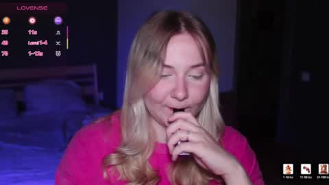 Snapshot of sensual_girrrl chatting on July 16, 12:27 am Ilona online show from July 16, 12:27 am