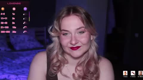 Snapshot of sensual_girrrl chatting on July 27, 11:23 pm Ilona online show from July 27, 11:23 pm