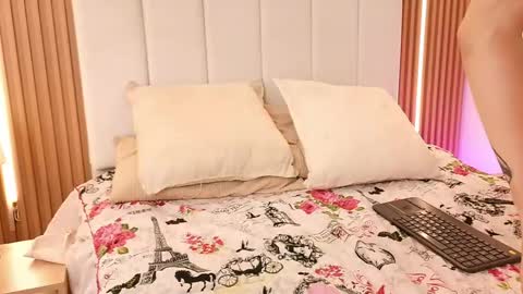 Sensual Kim77 online show from May 16, 12:48 pm