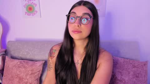 Snapshot of sensualhaven_ chatting on January 3, 11:33 pm sensualhaven_ online show from January 3, 11:33 pm