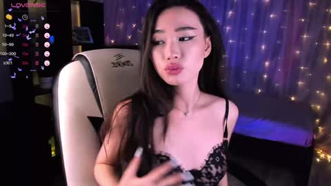 Snapshot of sensualily chatting on December 6, 7:45 pm Kiki online show from December 6, 7:45 pm