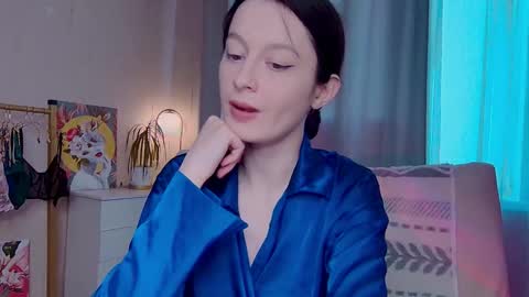 sensuallucy233 online show from May 21, 9:27 am