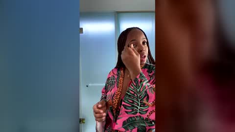 Snapshot of sensualprima chatting on February 20, 5:59 am sensualprima online show from February 20, 5:59 am