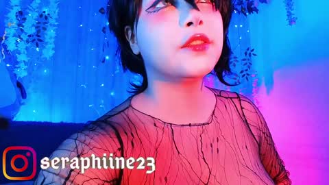 Snapshot of seraphine23_ chatting on December 2, 3:15 am seraphine online show from December 2, 3:15 am