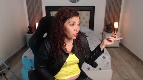 Snapshot of serena_houstonn chatting on November 15, 11:29 am Serena online show from November 15, 11:29 am