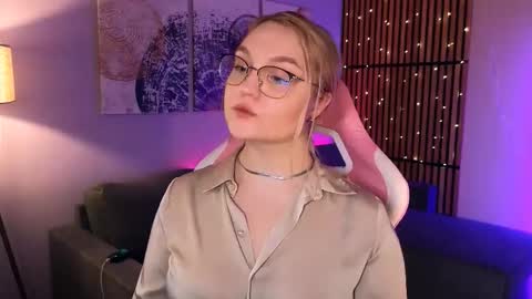 Snapshot of serena_johnsons chatting on February 20, 7:54 am Serena online show from February 20, 7:54 am