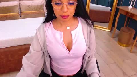 Snapshot of serena_mendez chatting on October 26, 6:19 am Serena online show from October 26, 6:19 am