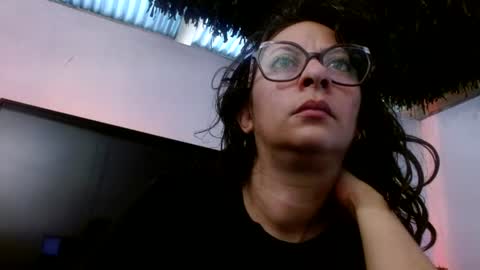 Snapshot of serena_xyz chatting on June 10, 2:27 pm Serena Xyz online show from June 10, 2:27 pm