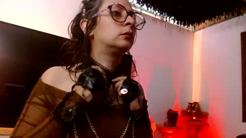 Snapshot of serena_xyz chatting on June 19, 4:11 pm Serena Xyz online show from June 19, 4:11 pm
