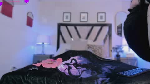 Serena online show from April 7, 11:10 am