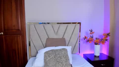 Snapshot of serenaaveline chatting on November 24, 10:53 pm serenaaveline online show from November 24, 10:53 pm