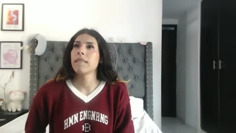 sararoussee online show from December 7, 9:44 pm