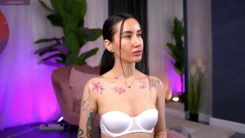 Snapshot of serenavelour chatting on October 23, 10:03 am Serena online show from October 23, 10:03 am