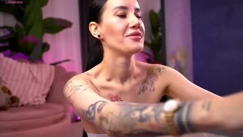 Snapshot of serenavelour chatting on November 12, 11:10 am Serena online show from November 12, 11:10 am