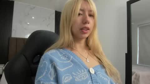 Snapshot of serene_waves chatting on September 17, 12:51 pm Serene online show from September 17, 12:51 pm