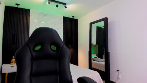 Snapshot of serene_waves chatting on December 3, 12:36 pm Serene online show from December 3, 12:36 pm