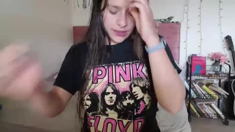 Snapshot of serenity_crystal chatting on December 26, 4:58 pm serenity_crystal online show from December 26, 4:58 pm