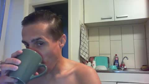 Snapshot of serhio27 chatting on October 5, 5:17 am meta23meta online show from October 5, 5:17 am