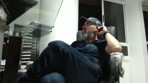 hetero serio discreto online show from June 2, 12:01 am