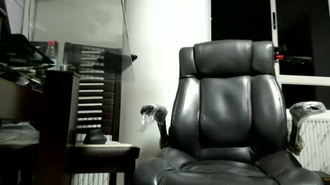 hetero serio discreto online show from June 18, 12:00 am