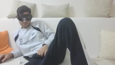 sero98313230 online show from April 15, 6:42 am