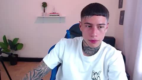 Snapshot of setthomas chatting on October 22, 3:45 pm Thomas online show from October 22, 3:45 pm